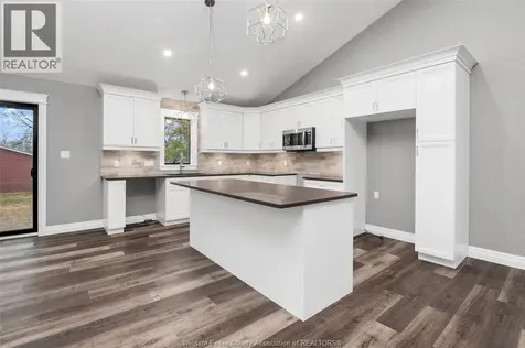 52 Belleview Drive Kingsville ON N0R 1B0