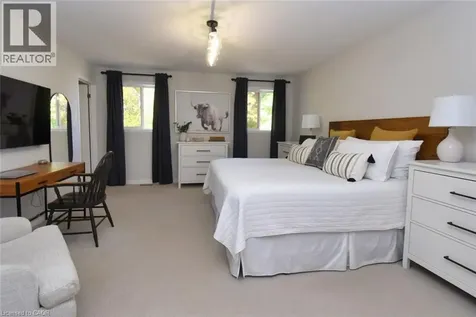 35 Eringate Drive Stoney Creek ON L8J 3Y4