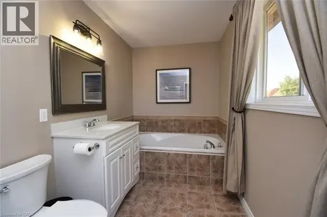 35 Eringate Drive Stoney Creek ON L8J 3Y4