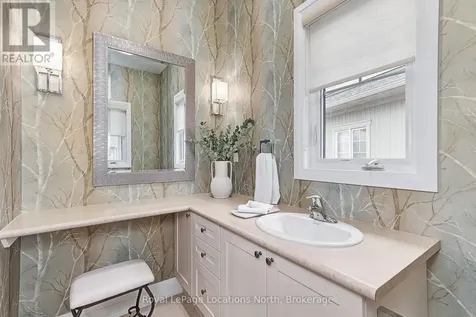 68 Kari Crescent Collingwood ON L9Y 0Z7