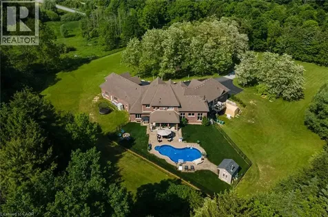 814 Binkley Road Ancaster ON L9H 5E3