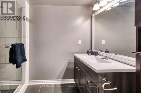 5 Harbour Street East Collingwood ON L9Y 5C5