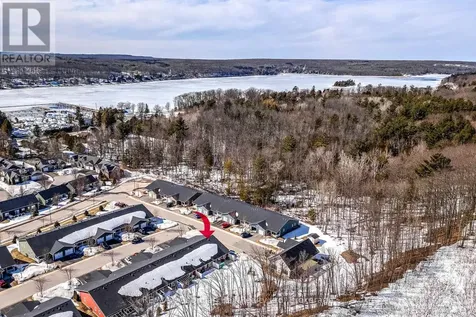 39 Chamberlain Crescent Penetanguishene ON L9M 0A6