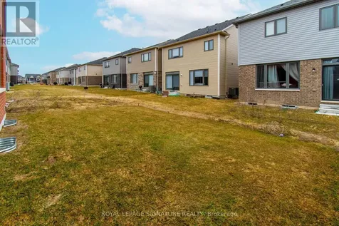 22 Prudhoe Terrace Barrie ON L9S 2Z8
