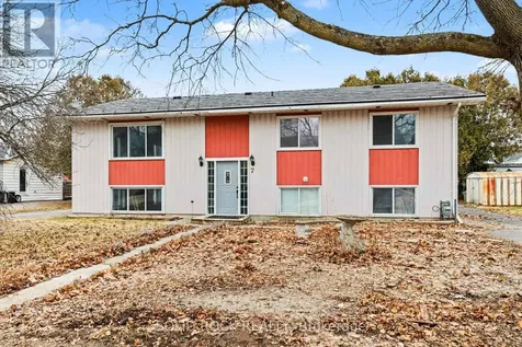 7 Leeds Street Smiths Falls ON K7A 2M6