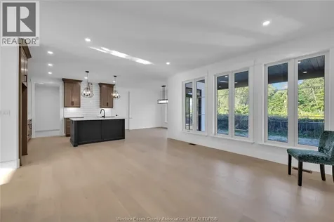 255 Dolores Essex ON N8M 3E9