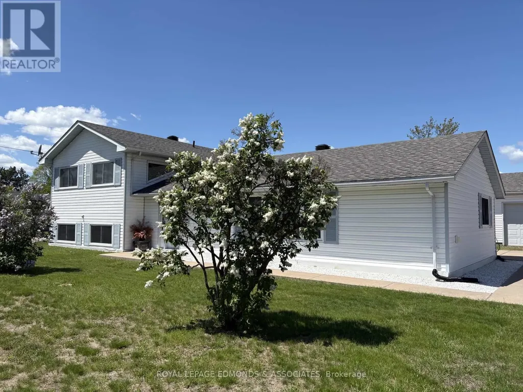 31 Silke Drive Petawawa ON K8H 2L3