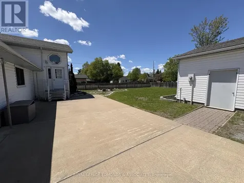 31 Silke Drive Petawawa ON K8H 2L3