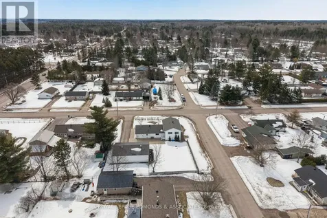 31 Silke Drive Petawawa ON K8H 2L3