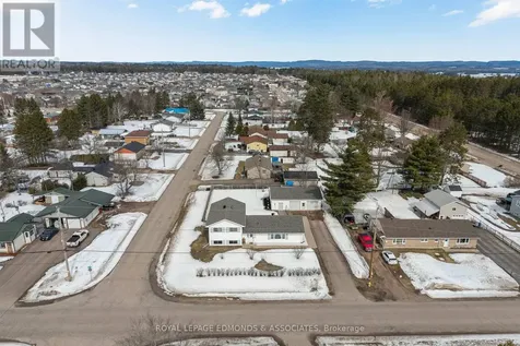 31 Silke Drive Petawawa ON K8H 2L3