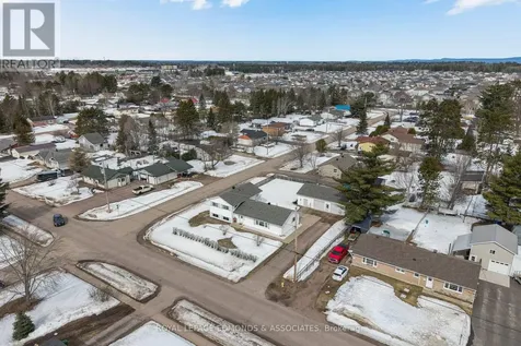 31 Silke Drive Petawawa ON K8H 2L3