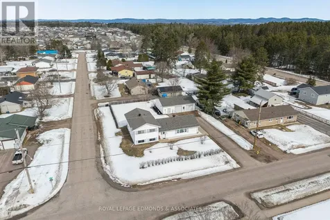 31 Silke Drive Petawawa ON K8H 2L3