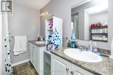 1796 Dumas Street Ottawa ON K1C 1N4