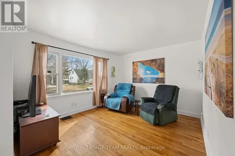 1123 Secord Avenue Ottawa ON K1H 8C9