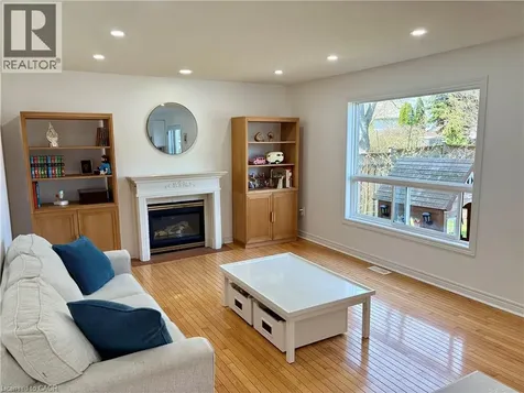 191 Hawkswood Trail Hamilton ON L9B 2T1