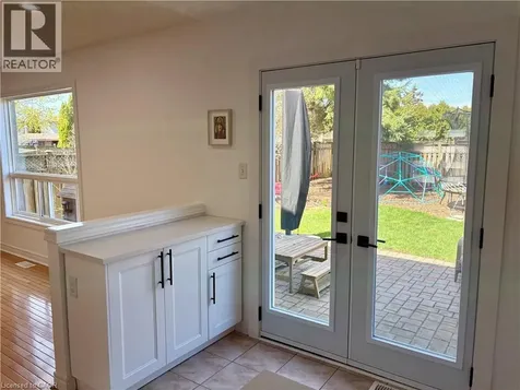 191 Hawkswood Trail Hamilton ON L9B 2T1