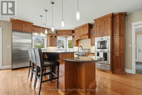 62 Rebecca Crescent Ottawa ON K1J 6B9