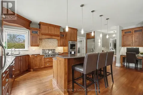 62 Rebecca Crescent Ottawa ON K1J 6B9