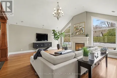 62 Rebecca Crescent Ottawa ON K1J 6B9