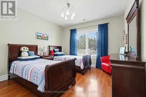62 Rebecca Crescent Ottawa ON K1J 6B9