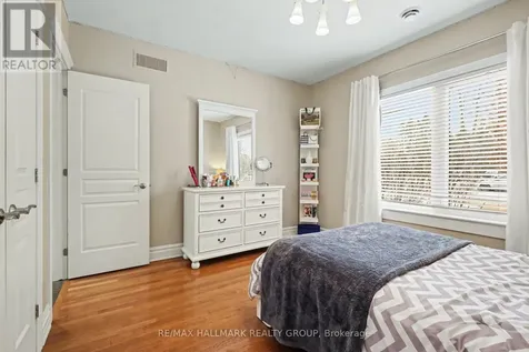 62 Rebecca Crescent Ottawa ON K1J 6B9