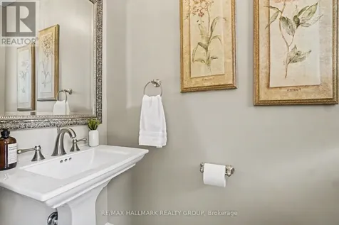 62 Rebecca Crescent Ottawa ON K1J 6B9
