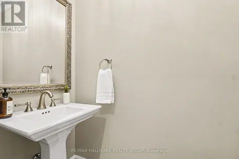 62 Rebecca Crescent Ottawa ON K1J 6B9