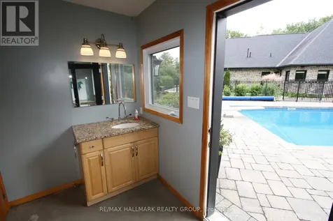 62 Rebecca Crescent Ottawa ON K1J 6B9