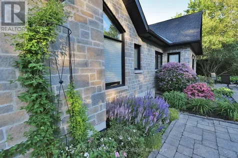62 Rebecca Crescent Ottawa ON K1J 6B9