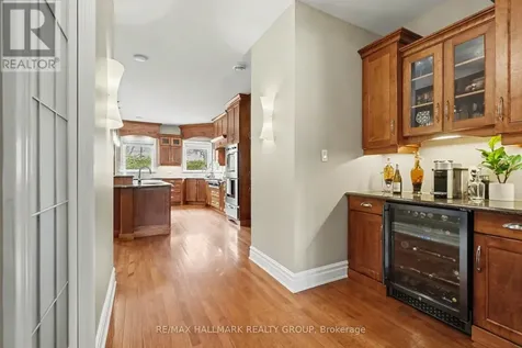 62 Rebecca Crescent Ottawa ON K1J 6B9