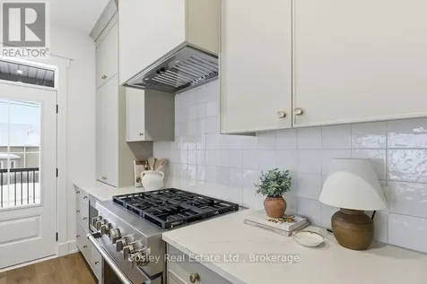 130 Fifth Street Collingwood ON L9Y 5V1