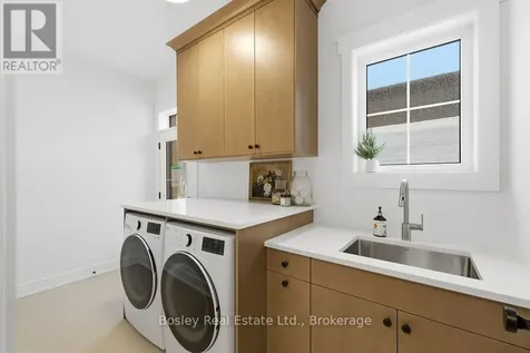 130 Fifth Street Collingwood ON L9Y 5V1