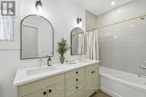 130 Fifth Street Collingwood ON L9Y 5V1