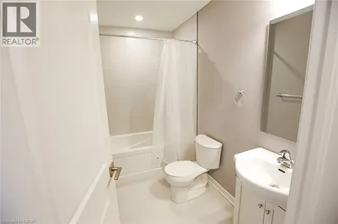 40 Pietz Avenue Welland ON L3C 1Z4