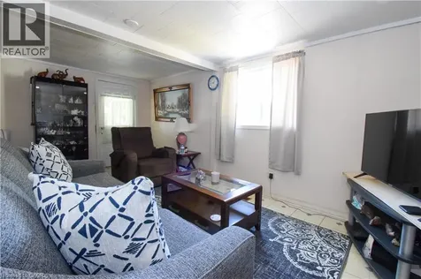 121 Cross Street East Dunnville ON N1A 1B8
