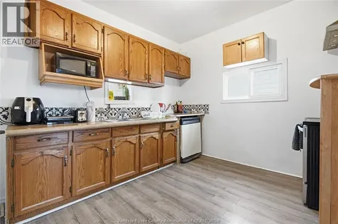 1023 Hall Avenue Windsor ON N9A 2M6