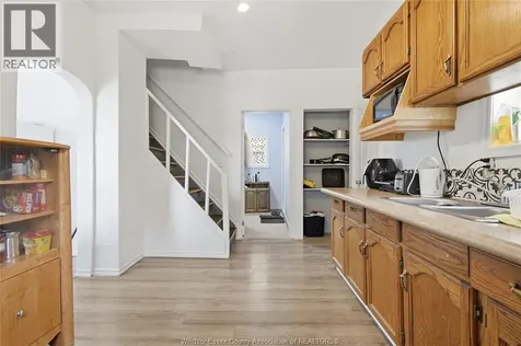 1023 Hall Avenue Windsor ON N9A 2M6