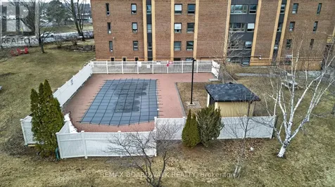 1356 Meadowlands Drive East Ottawa ON K2E 6K6