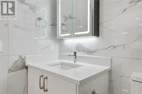 180 George Street Unit# Ph206 Ottawa ON K1N 0G8
