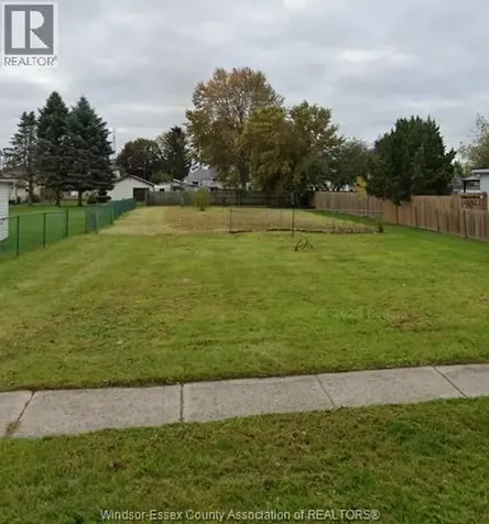 1123 Elgin Wallaceburg ON N8A 3E5