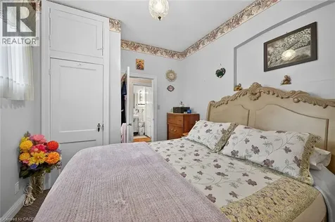 96 Barnesdale Boulevard Hamilton ON L8M 2V6