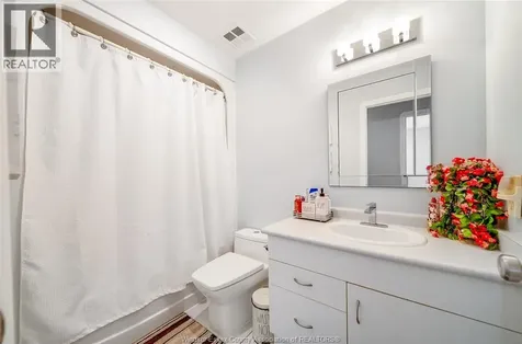 1596 Morningstar Avenue Windsor ON N8P 1P9