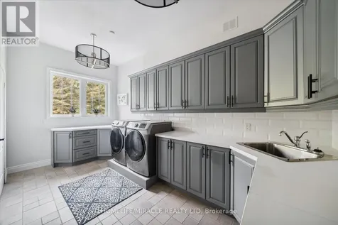 12 Deer Run Uxbridge ON L9P 0K9