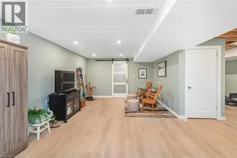 152 Cross Street East Dunnville ON N1A 1B8