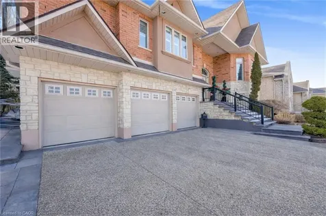 130 Dorchester Drive Grimsby ON L3M 1A8