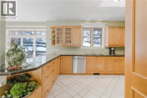 130 Dorchester Drive Grimsby ON L3M 1A8