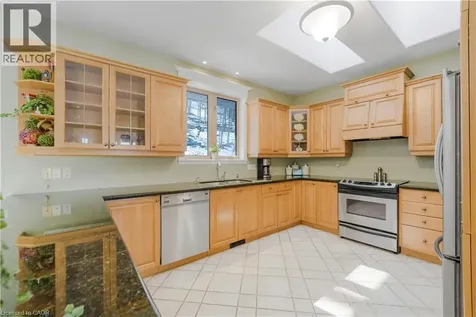 130 Dorchester Drive Grimsby ON L3M 1A8