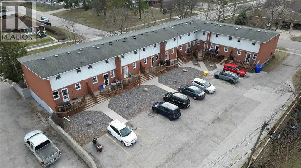 1006 Kenwood Avenue Sarnia ON N7V 3S3