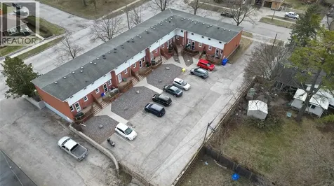 1006 Kenwood Avenue Sarnia ON N7V 3S3