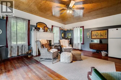 1060 East West Road Pelee Island ON N0R 1M0